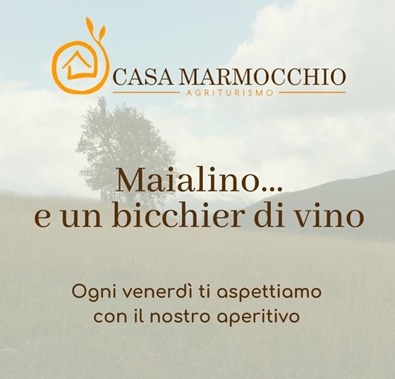 Maialino e un bicchier di vino