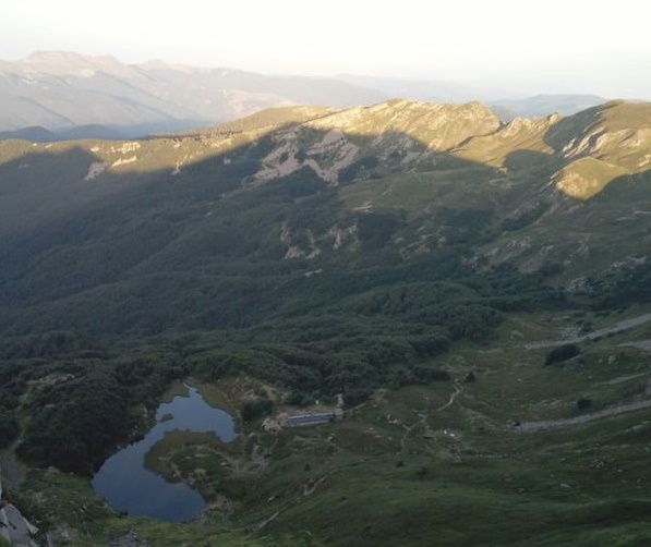 Lago Nero, tra paesaggi alpini e viaggi nel tempo